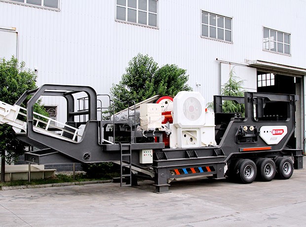 輪胎移動(dòng)顎式破碎站